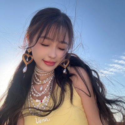 鬓边不是牡丹红